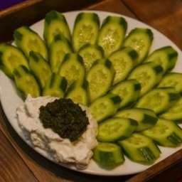 خیار و نمک سبز